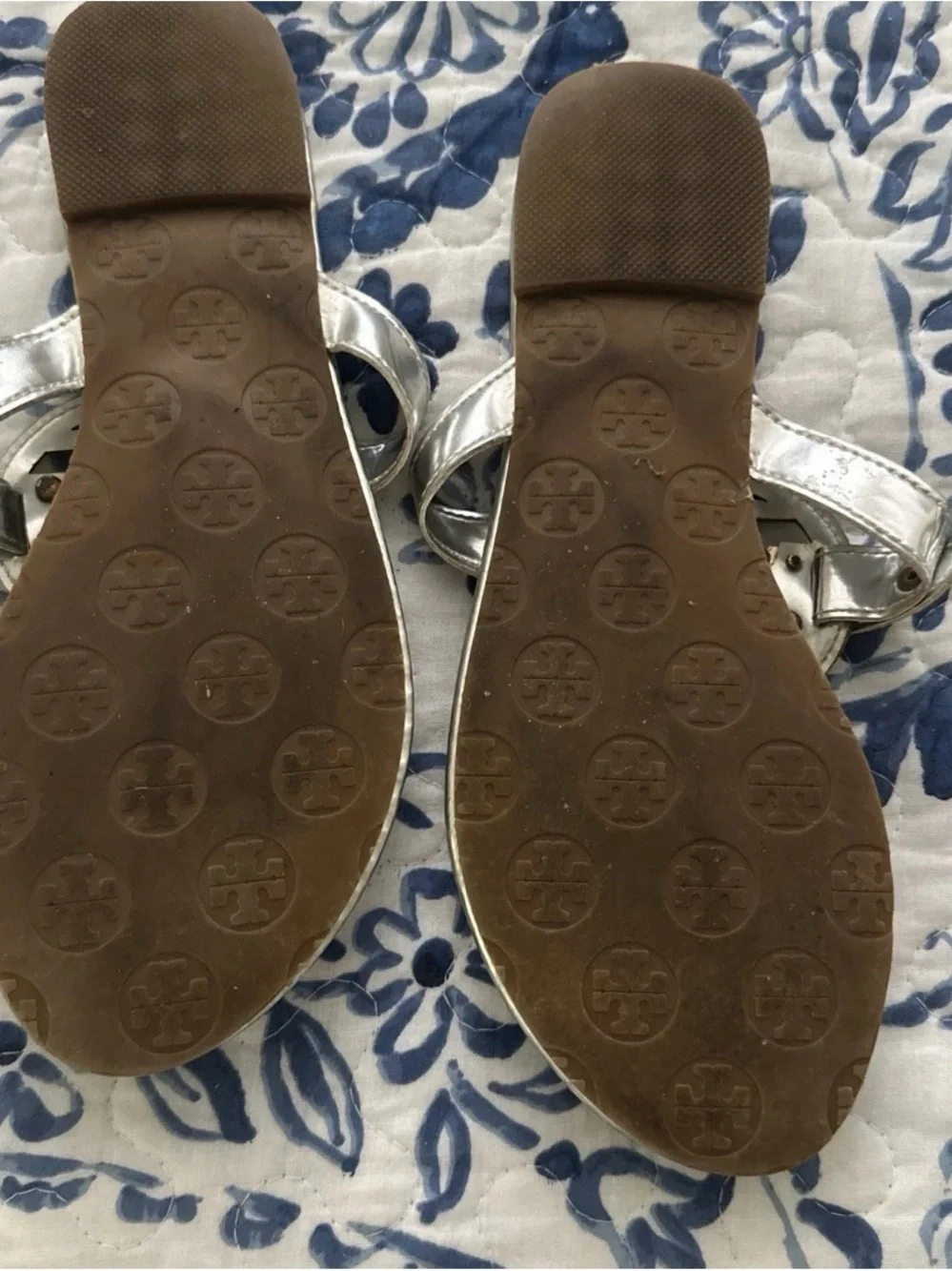 Tory Burch Silver/Gold Logo Miller Sandals Size 7 - Picture 3 of 6